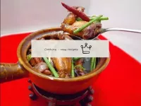 Patas de rana en chino en una olla...