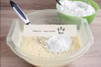 Peça a farinha 3 vezes, misture-a com sal e açúcar...