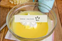 We introduce fatty cream into the cooled custard p...