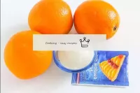 如何用橙子制作橙果凍甜點？準備這些產品。如果橙子較大，則使用3條。如果是小的，那麼更多。一定要註意明...