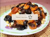 We lay out steamed dried fruits with raisins and a...