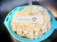 Nach 10 Minuten ist der Reis geschweißt, wie die I...