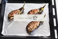 Remplir les aubergines de viande hachée. Cuire les...