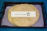 Gently pinch the edges to make the pie completely ...