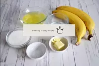 材料を測定します。なめらかなバナナはほとんど味がなく、スフレもあまり成功しないので、熟した、柔らかく...