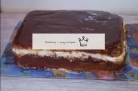 Nous couvrons le gâteau avec du glaçage...