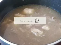 Encher o cordeiro com água quente para que esteja ...