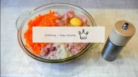 Mix the minced meat with onions, carrots (take hal...