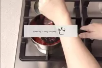 De même, faire cuire une confiture de fraises. Lor...