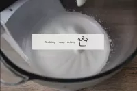 En una taza de mezclador, coloque las proteínas. L...