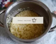 料理を調理する2-3時間前に、水が明確になるまで米をよく洗い、乾燥させる。バスマティライスはビリアー...