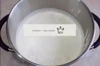 Combine the eggs with the sugar and whisk at maxim...