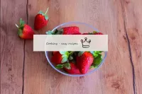 Il faut environ 150 g de fraises fraîches pour déc...