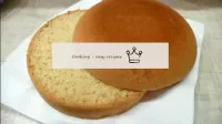 Cortar o biscoito ao meio. ...