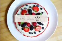 Décorer le gâteau aux crêpes à votre goût. Vous po...