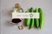 Як зробити швидкі огірки в соєвому соусі по-корейс...