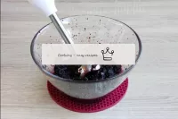 Rinse the fresh berry with 400 grams in water, dry...