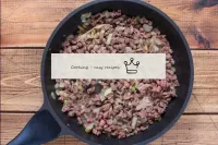 Adicione os vegetais grelhados com carne cortada o...