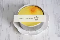 Cheesecake'i oda sıcaklığında tamamen soğutun, ard...