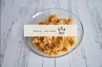 En un recipiente de licuadora, coloque las galleta...