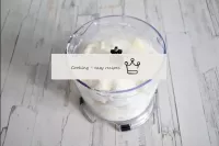 How to make a cheesecake filling? Lightly squeeze ...