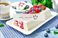 Dessert of cottage cheese with gelatin without bak...