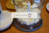 Transférez le fromage cottage dans le bol du mixeu...