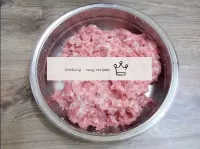 Mix the minced meat thoroughly with the lard. ...