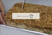 Stellen Sie die Torte in den Kühlschrank für 3-4 S...