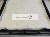 Preparate un biscotto di merengue fino al colore o...