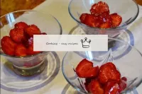 Put strawberries and raspberries in pre-prepared c...