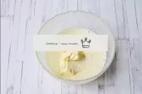 Ajouter le beurre doux à température ambiante et b...