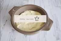 Mettre la pâte dans un moule de cuisson, figé avec...