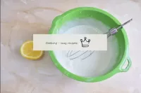 В процессе добавьте столовую ложку лимонного сока....