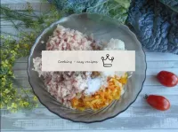 Transfer the cooled rice and roast to a deep bowl,...