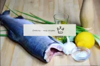 How to bake a pink salmon with lemon in an oven in...