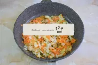 In the same pan, fry the onions with the carrots f...