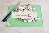 Rinse champignons from dirt and cut into slices. P...