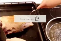 Transférez la viande sur une plaque de cuisson ou ...