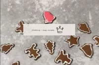 Fill the middle of the gingerbread surface with a ...