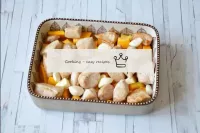 Encima de la calabaza distribuirá el pavo tostado....