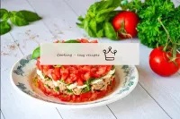 Итальянский салат с тунцом и помидорами...