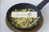 In a frying pan, heat the vegetable oil, place the...