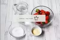 如何用明膠制成草莓果凍? 很簡單！首先，在列表中準備必要的成分。糖的數量可以根據自己的口味增加或減少...
