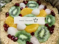 Mettre délicatement les fruits sur le gâteau au-de...