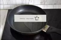 Dans une casserole, chauffer 1 cuillère à soupe de...