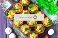 Transfer the finished julienne in tartlets to a di...