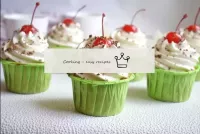 Cupcakes with stuffing inside at home...