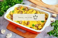 Potatoes with mushroom meat and cheese baked in th...