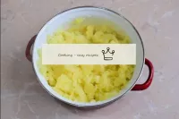 Drain the hot water from the finished potato and p...